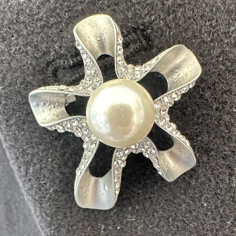Elegant Silver and Pearl Brooch